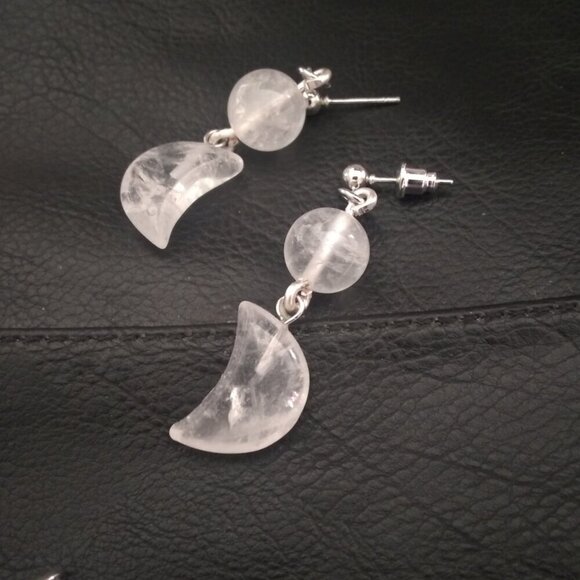 Spiritual & Mystical! Feminine Crescent Moon Quartz Earrings! Focus Your Energy! - Picture 1 of 10